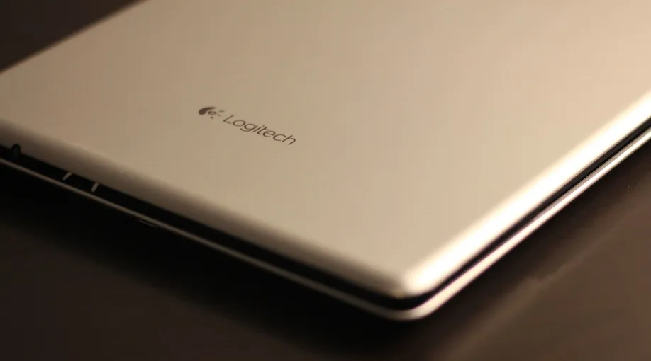 Logitech Ultra Thin Cover Keyboard